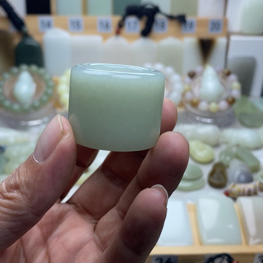 未镶嵌戒指和田玉