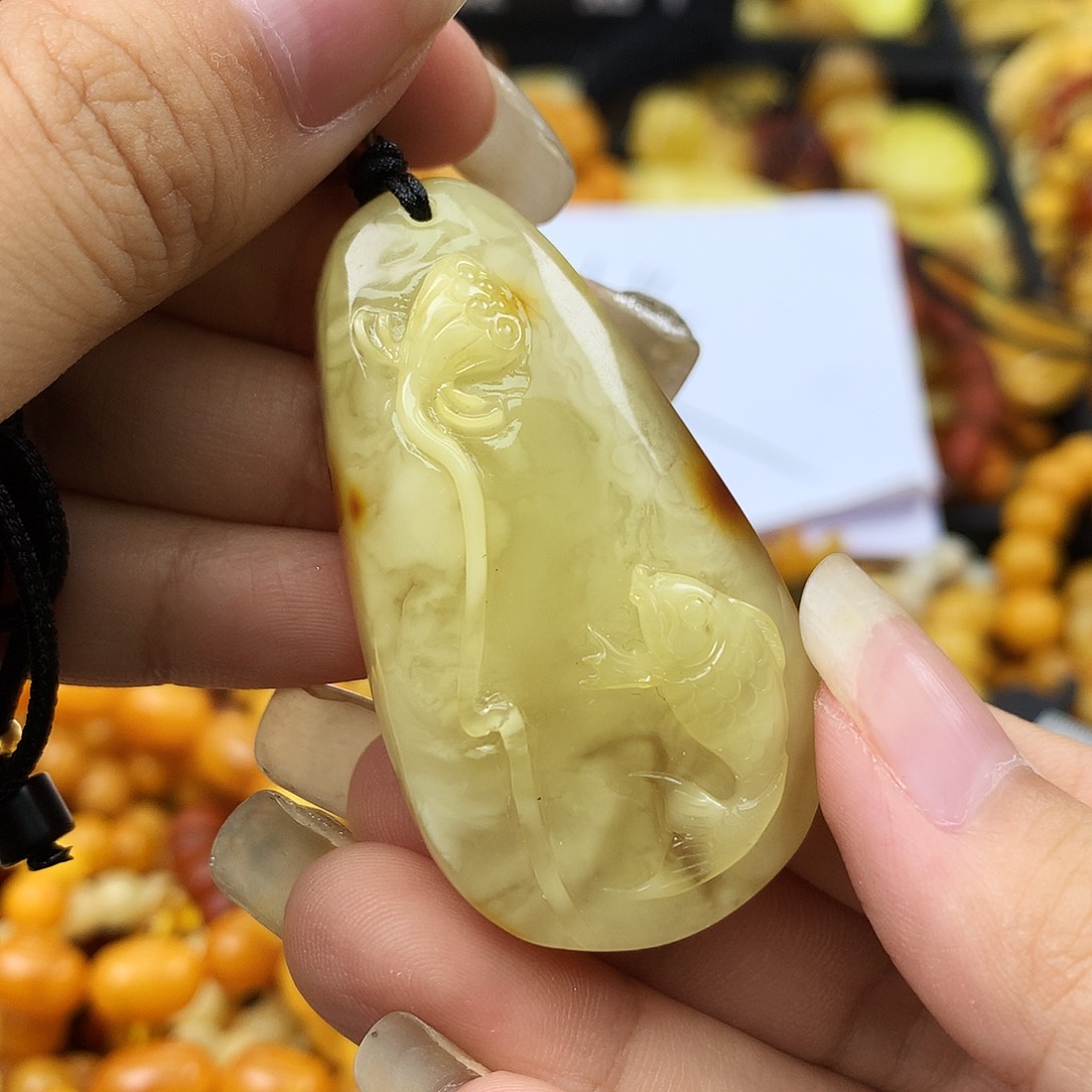 未镶嵌琥珀珠宝奇石