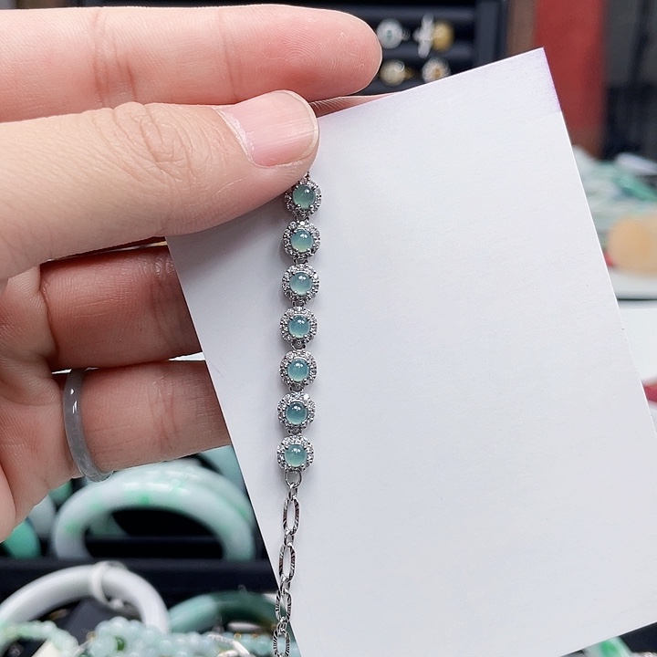 翡翠手镯未镶嵌翡翠