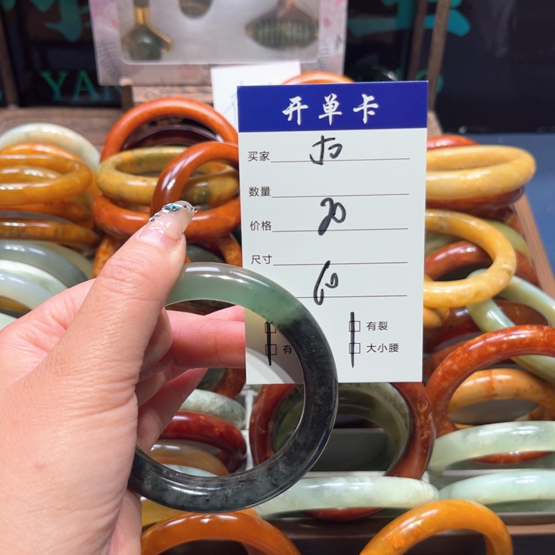 蛇纹石玉未镶嵌手镯飞*