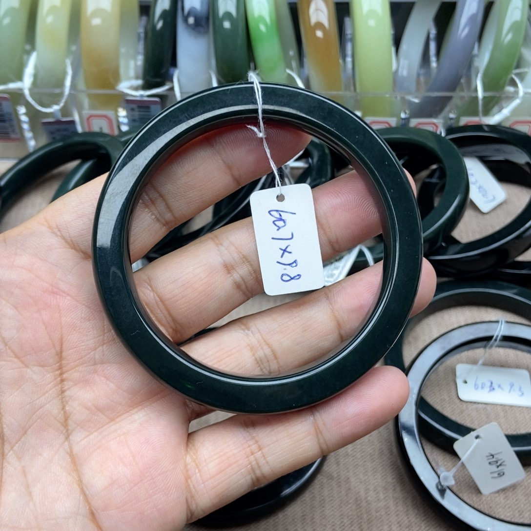 和田玉手镯未镶嵌舞**烟