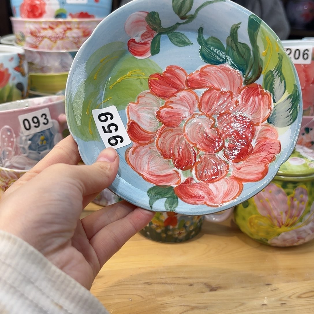 瓷片兔兔嗨起来啦哈喽