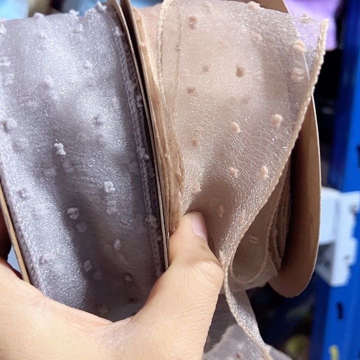 5.5的毛毛球拷边纱卡其色灰色各25码