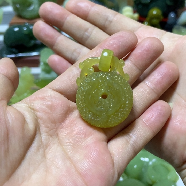 【闪购商品】蛇纹石玉挂件未镶嵌