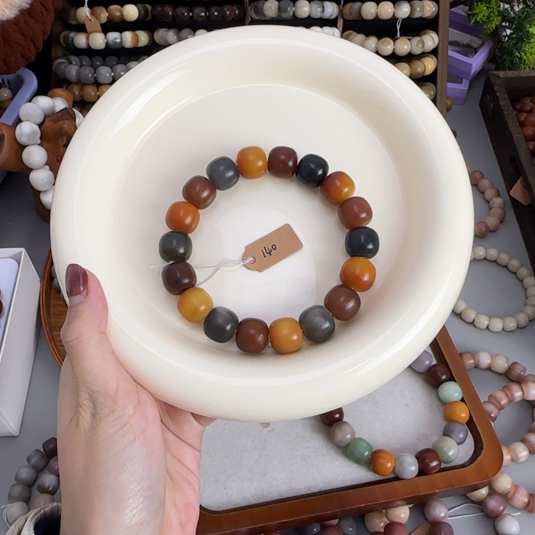 伊****白玉菩提吊坠落霞140