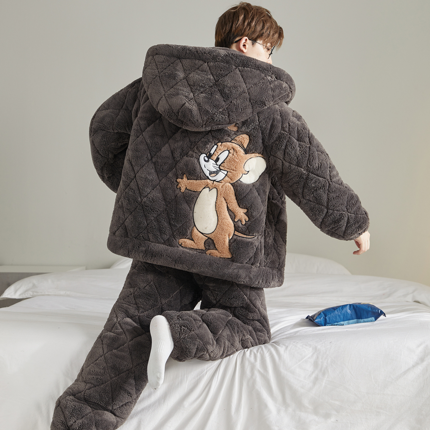 冬季睡衣男士珊瑚绒加厚三层夹棉卡通连帽保暖法兰绒家居服套装