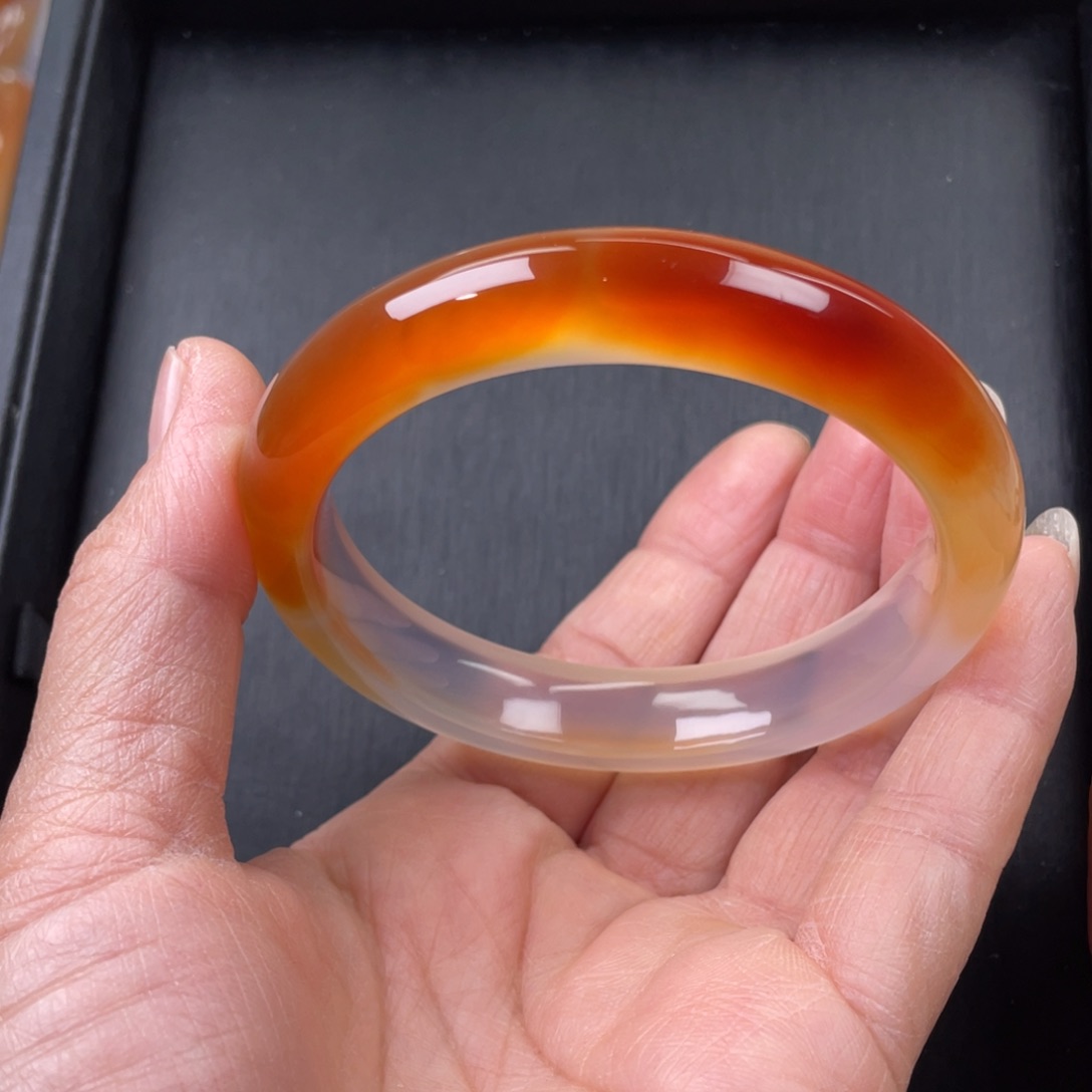 玛瑙/玉髓手镯未镶嵌C****?