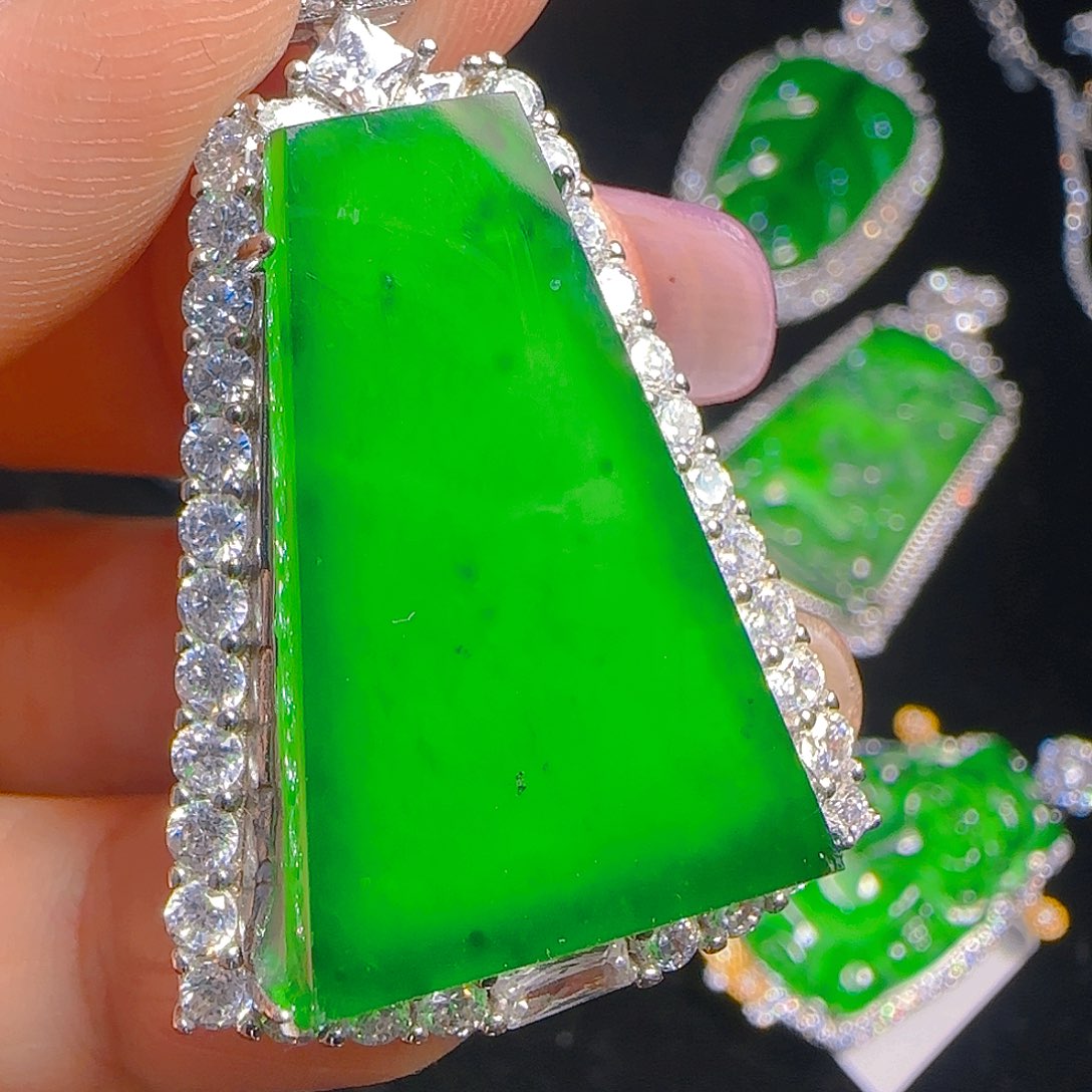 翡翠吊坠(赠链)银S925镶嵌