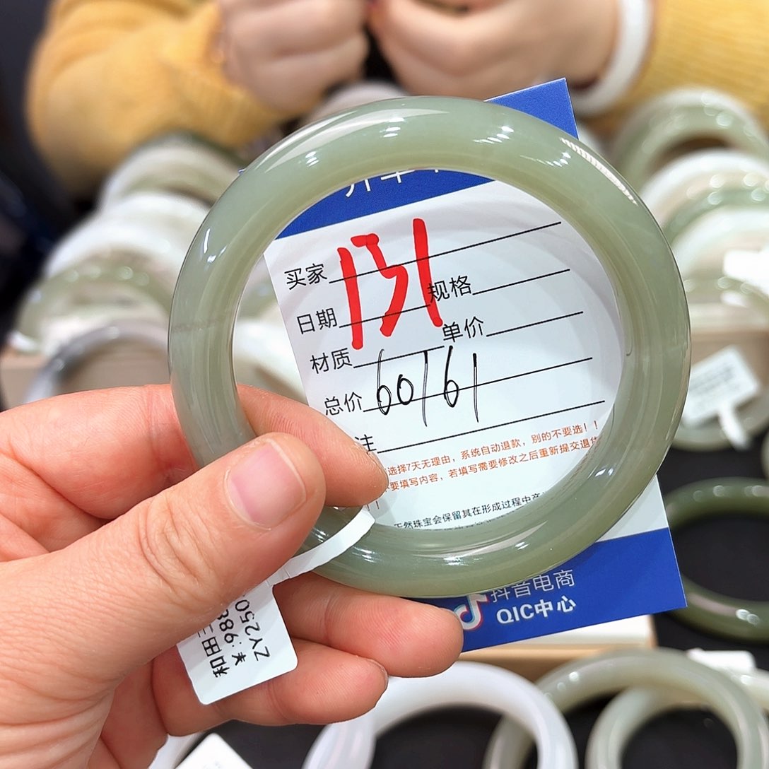 和田玉手镯未镶嵌