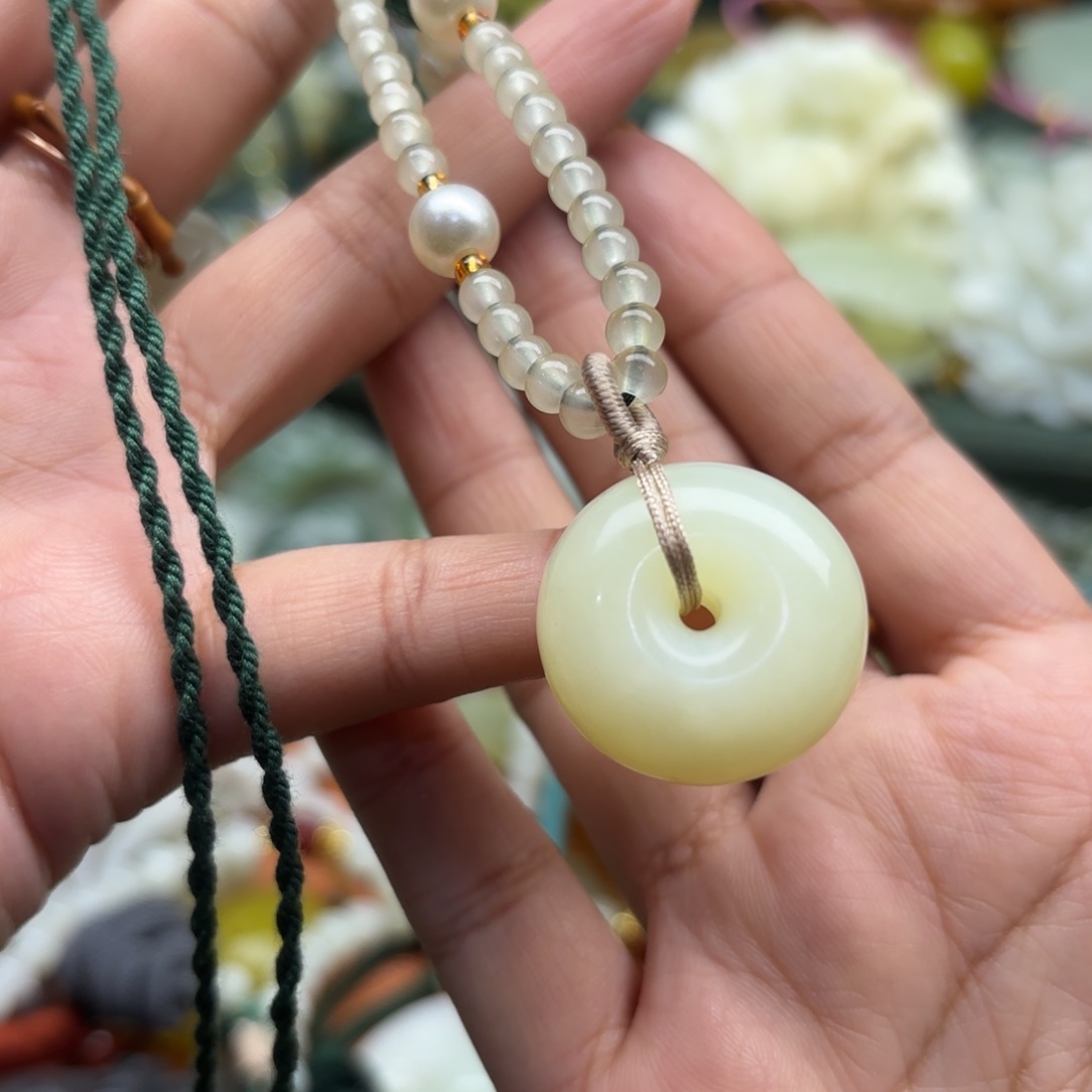 蛇纹石玉未镶嵌颈饰