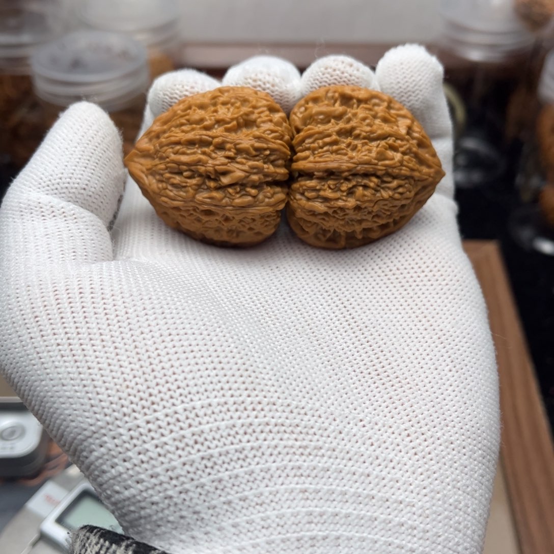 ****士吊坠文玩核桃正三角塔尖