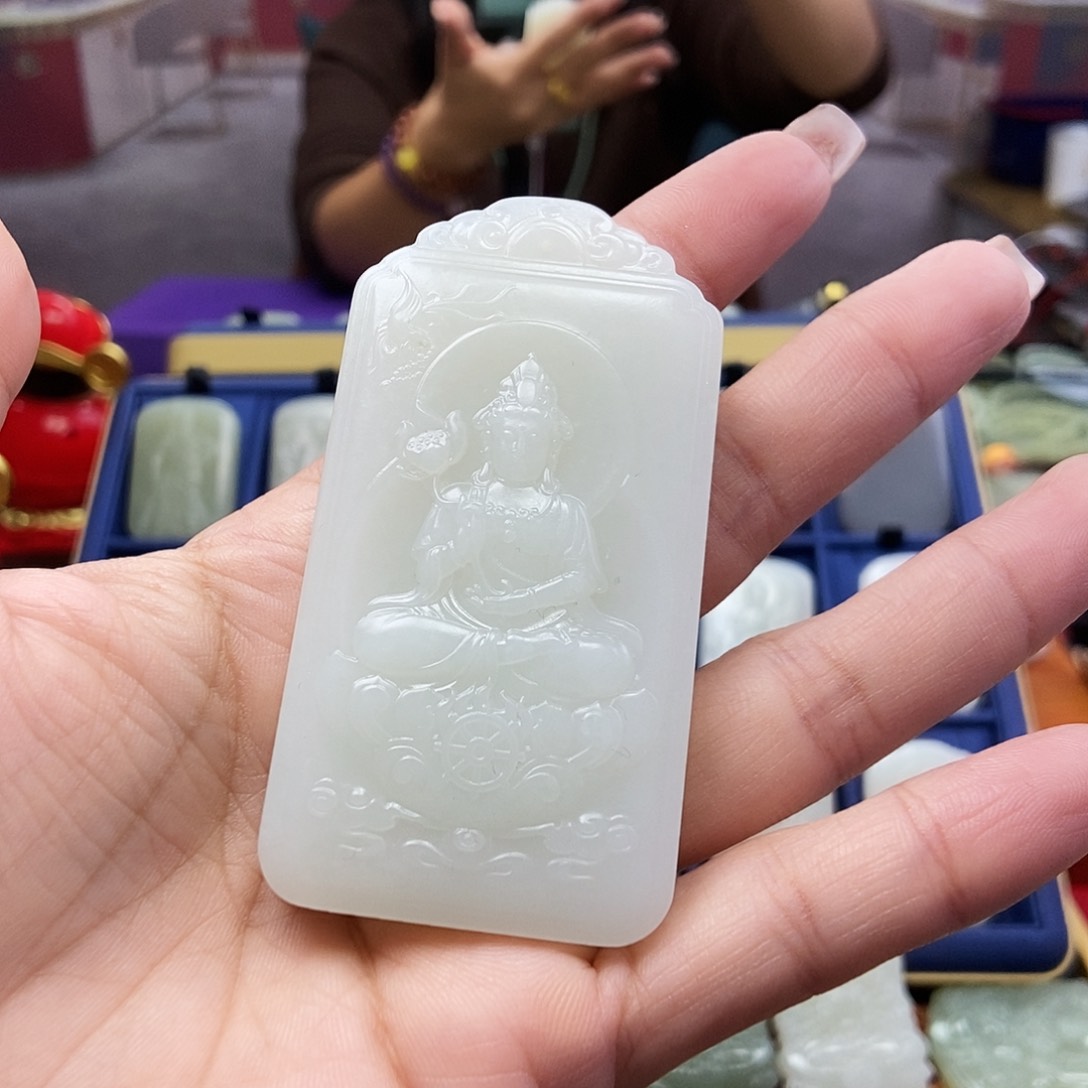 和田玉颈饰未镶嵌财*爷