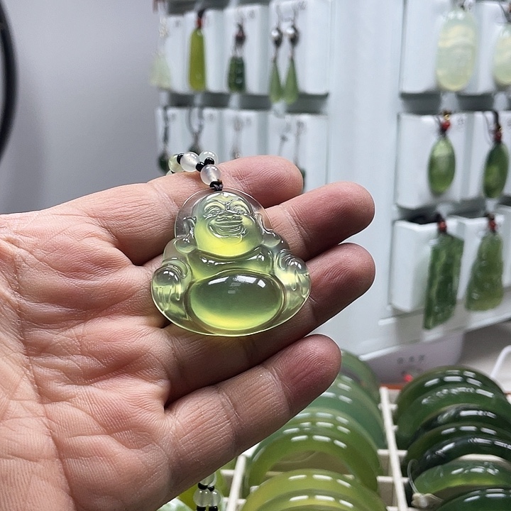 蛇纹石玉颈饰未镶嵌