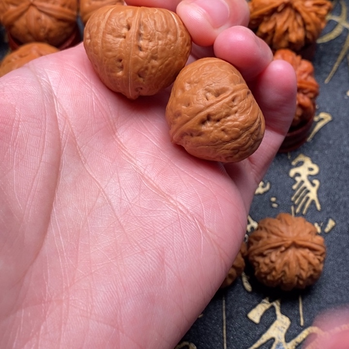 微***笑文玩核桃吊坠小桃心 