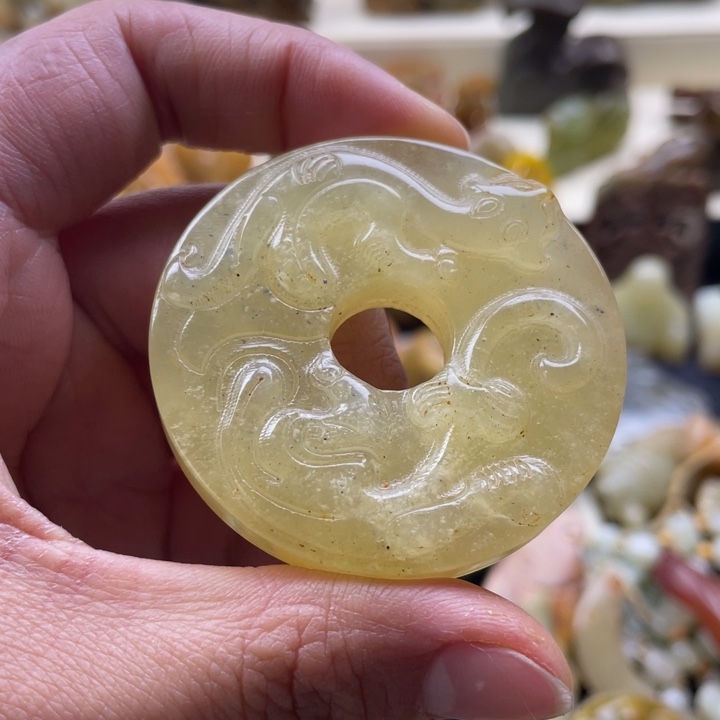 蛇纹石玉颈饰未镶嵌