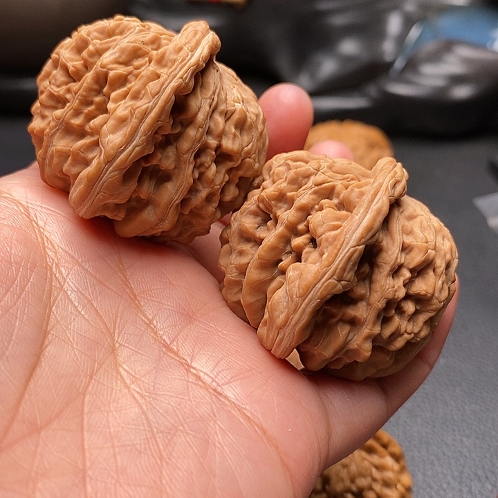 文玩核桃吊坠早***起平谷楼