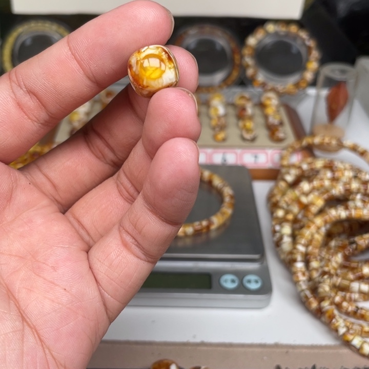 遥***遥琥珀未镶嵌裸石52号