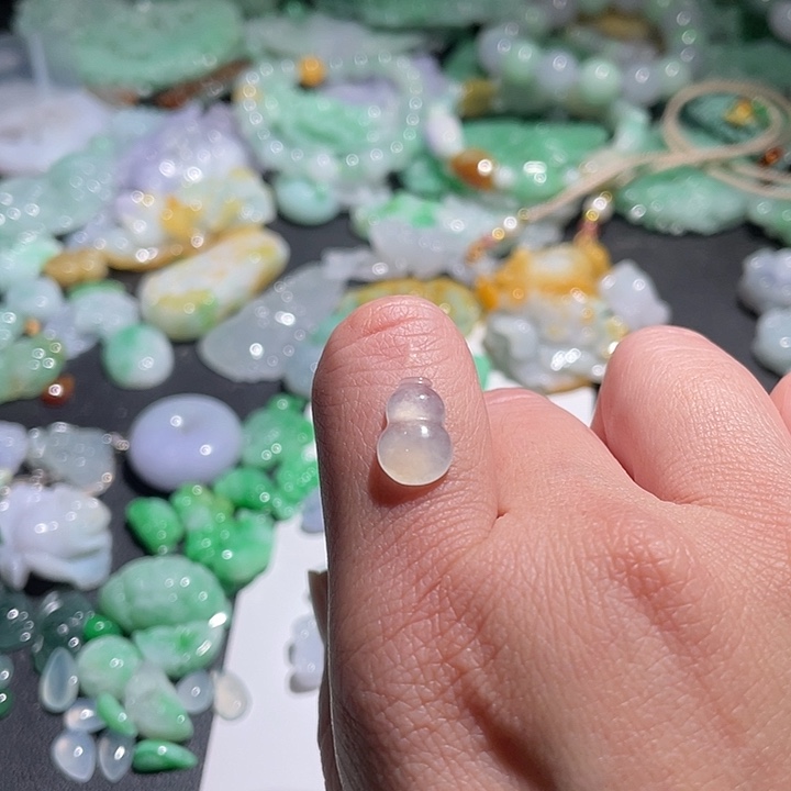 颈饰未镶嵌翡翠阿**茶天