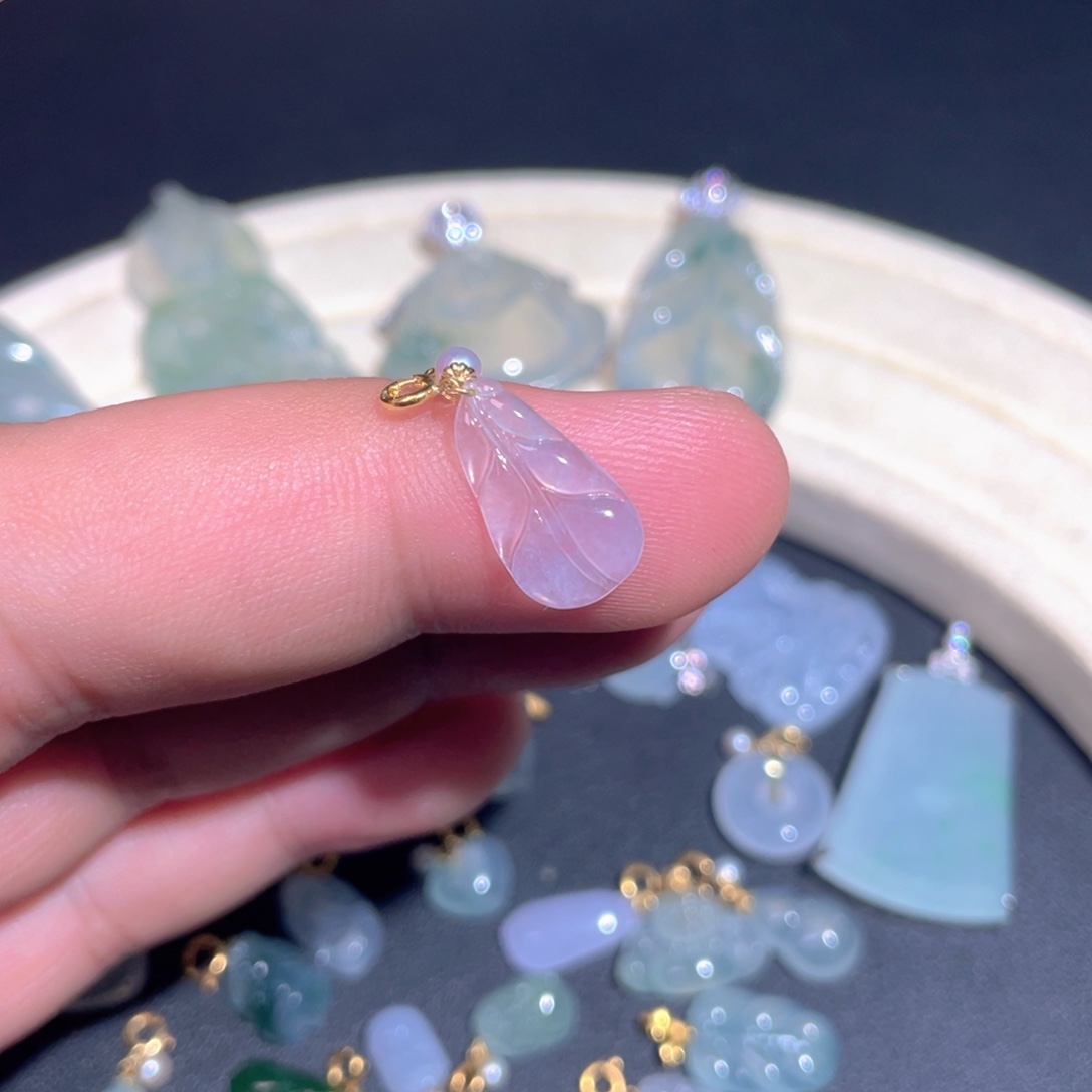 翡翠18K金镶嵌颈饰翡翠