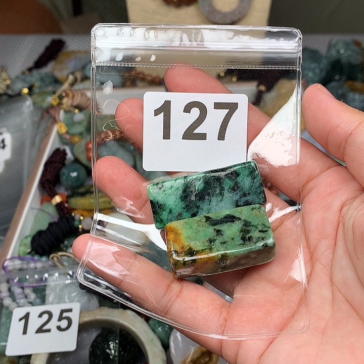 翡翠未镶嵌颈饰一**光翡翠
