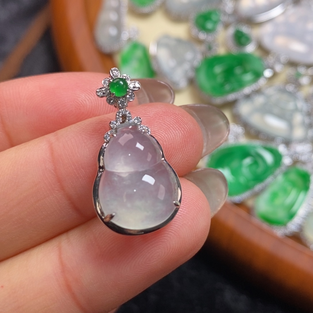 翡翠吊坠(赠链)18K金镶嵌