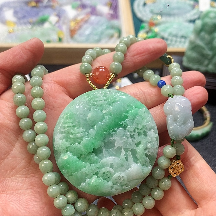 翡翠颈饰未镶嵌吊坠