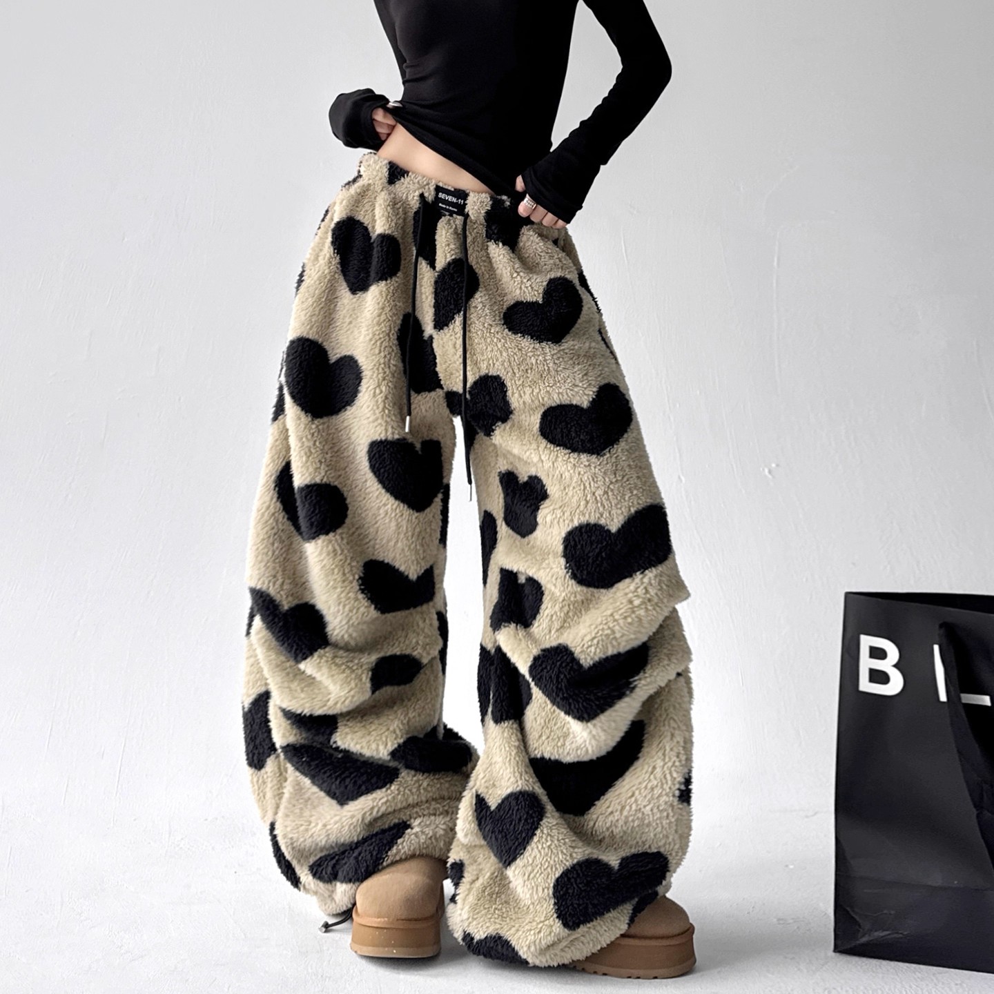 巨保暖软糯糯羊羔绒阔腿裤女秋冬2025新款爱心宽松加绒加厚休闲裤