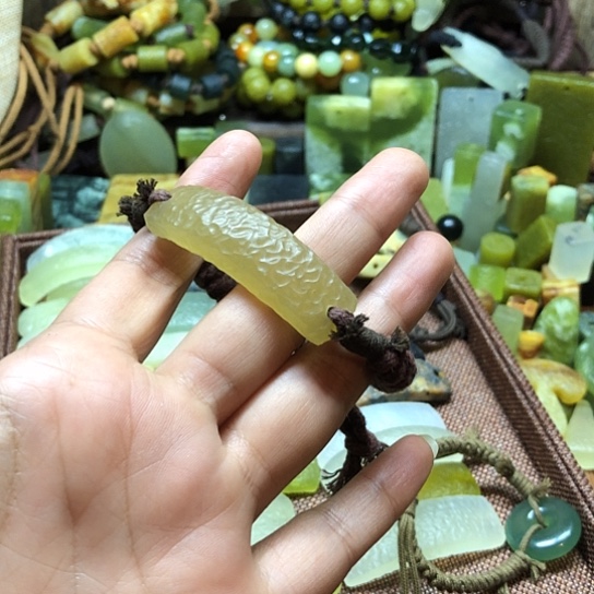 未镶嵌岫玉吊坠穗*顾