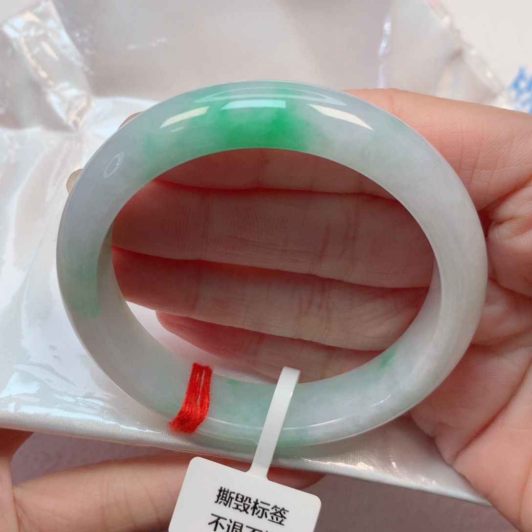 翡翠手镯未镶嵌55.5圈 白底青