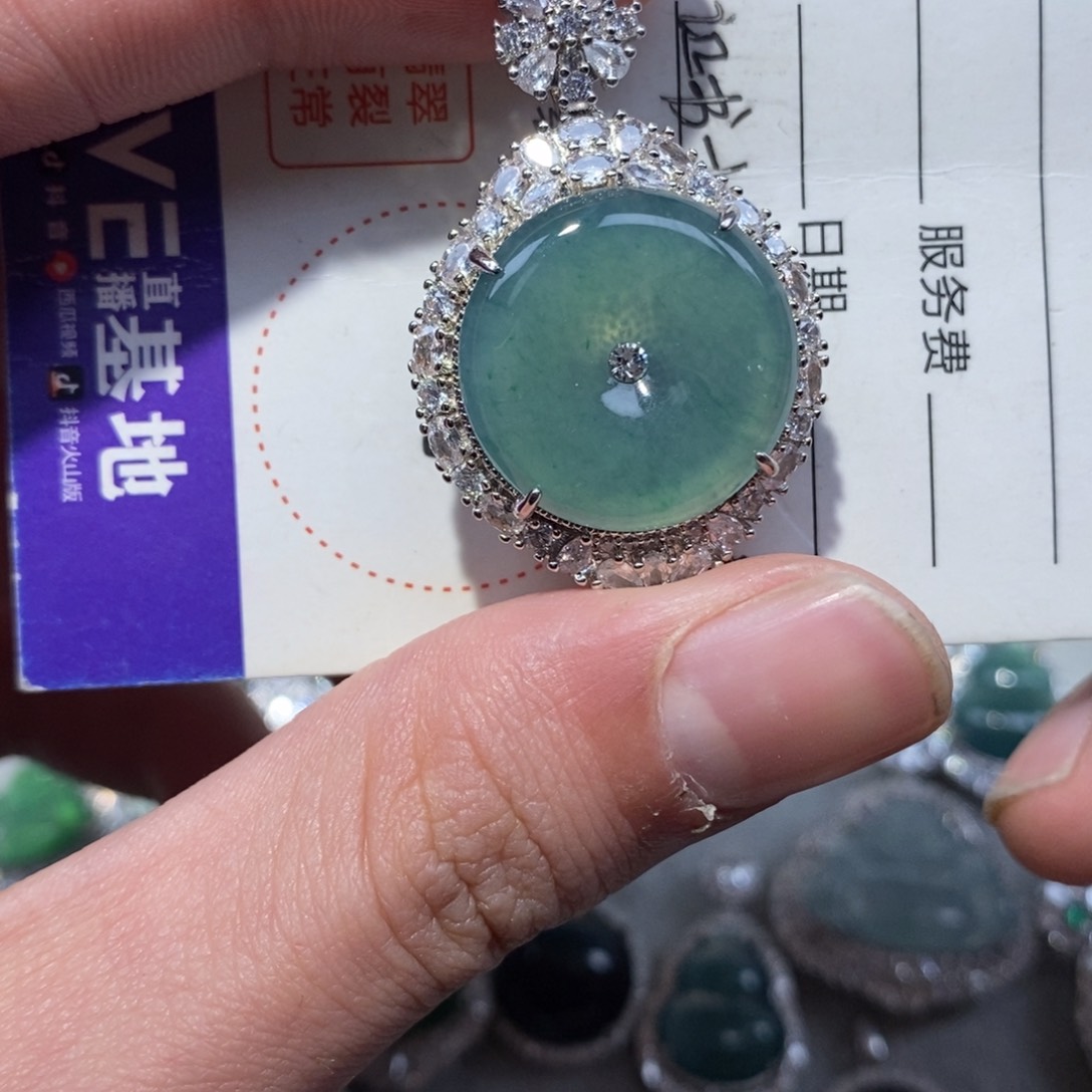 翡翠颈饰未镶嵌翡翠