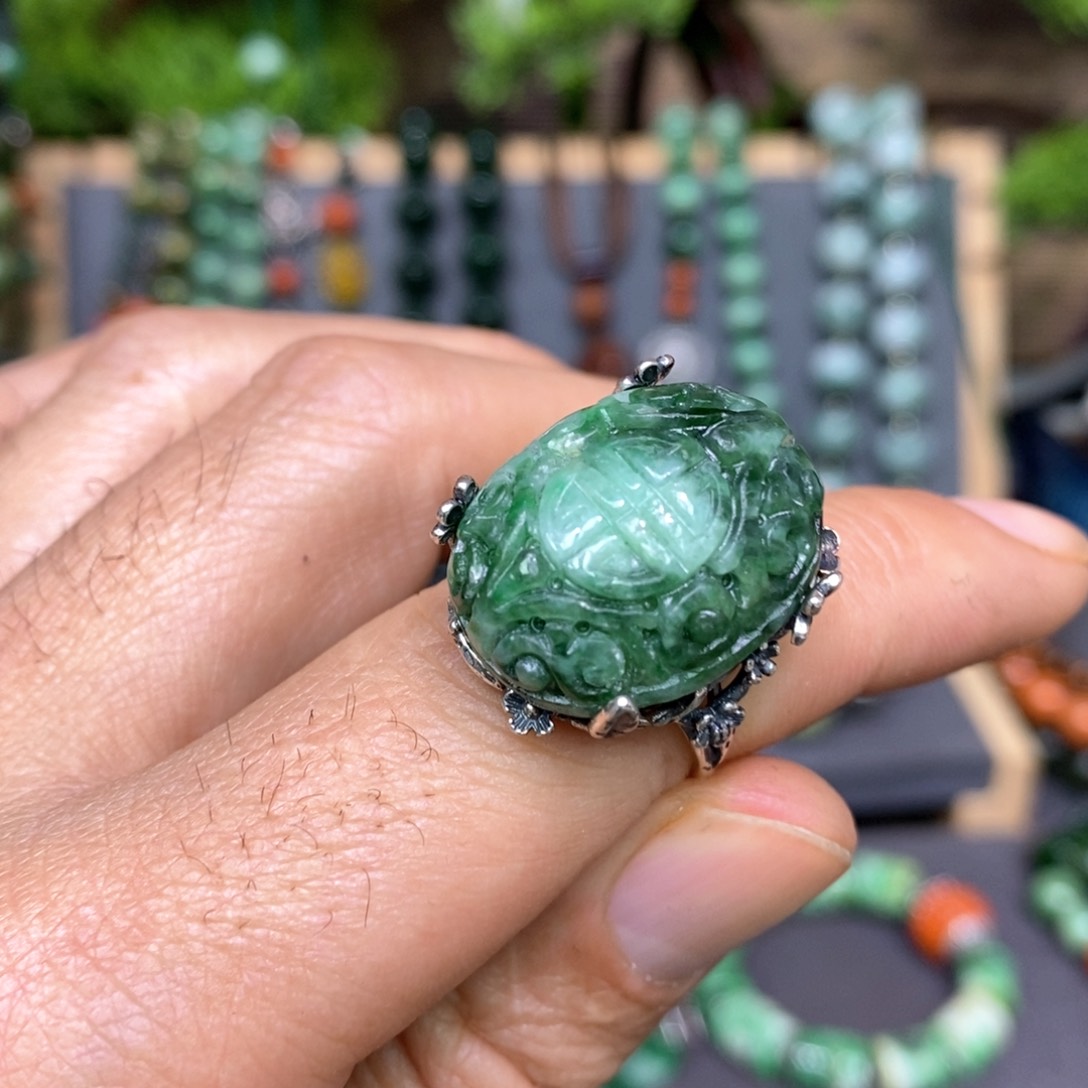 翡翠戒指银S925镶嵌漂亮美眉