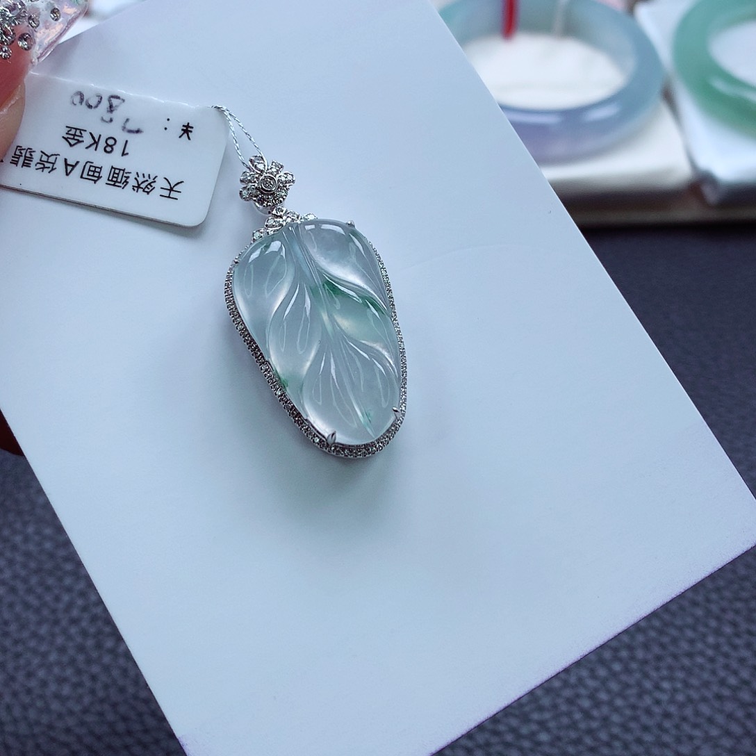 翡翠吊坠(不含链)18K金镶嵌冰透起光叶子