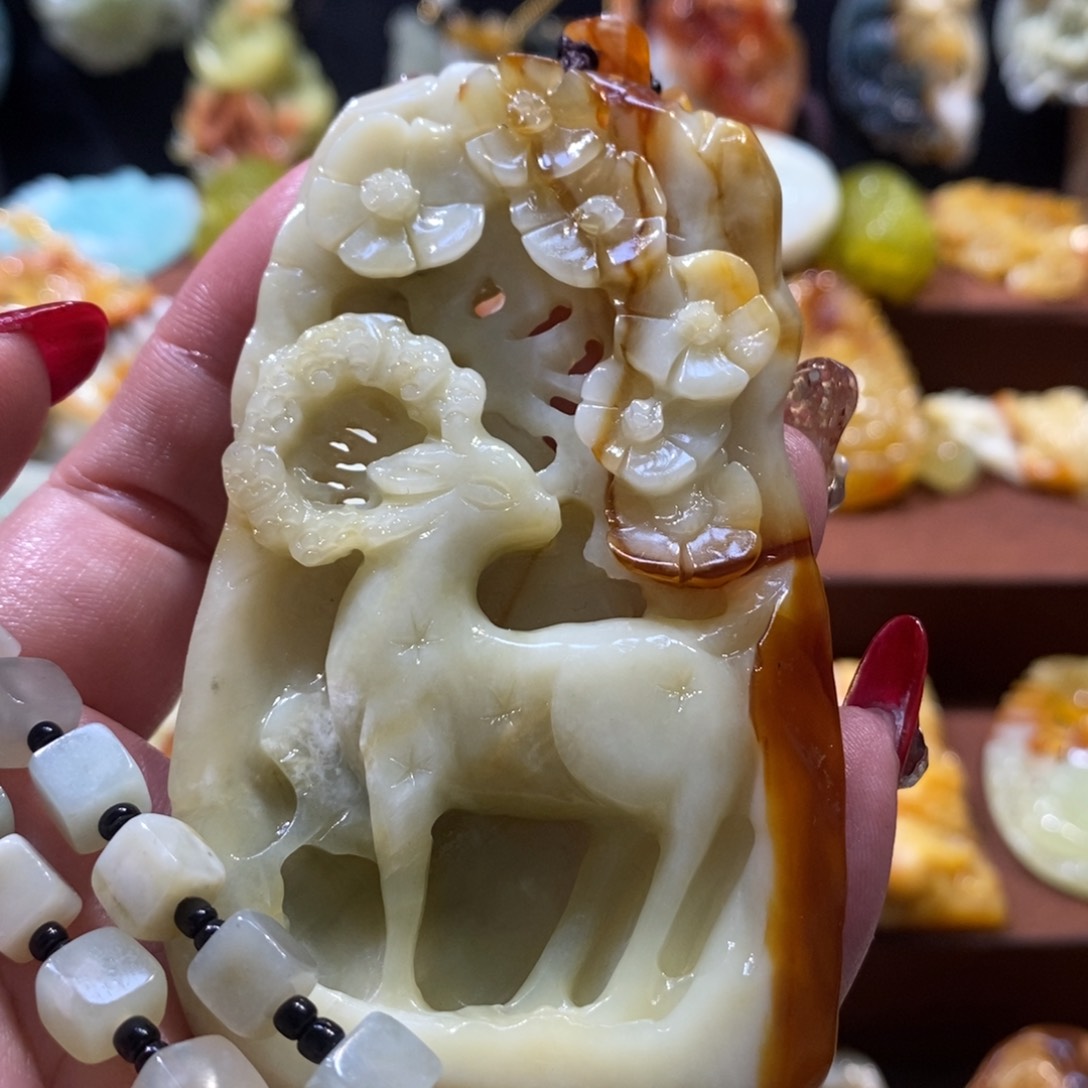 蛇纹石玉颈饰未镶嵌