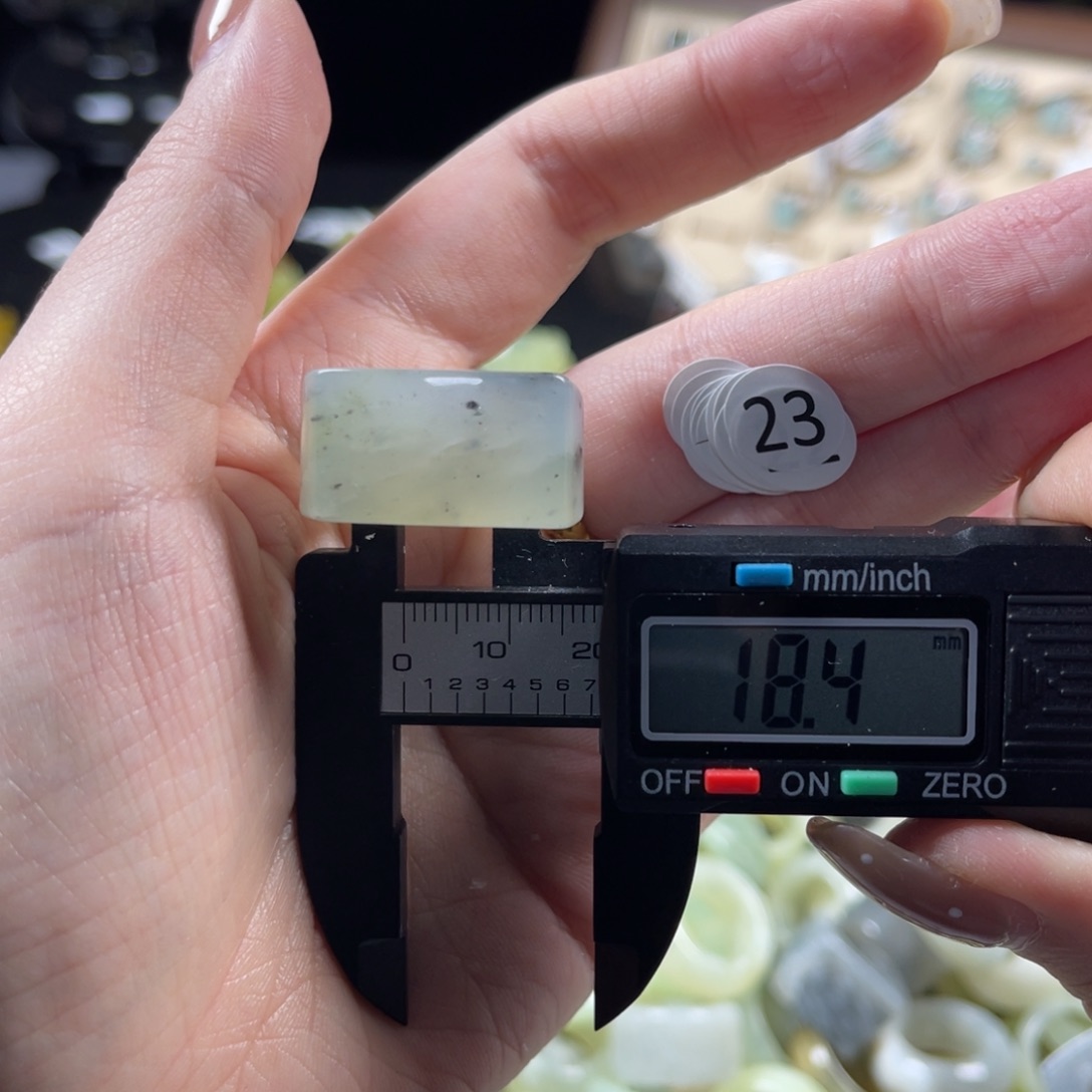 蛇纹石玉未镶嵌戒指