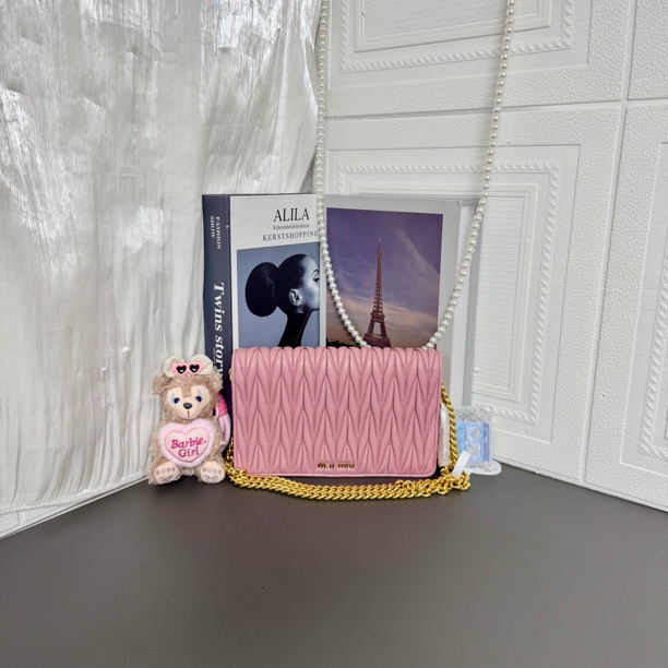 95新 MIU MIU/缪缪 95新 粉色褶皱小金标单肩包