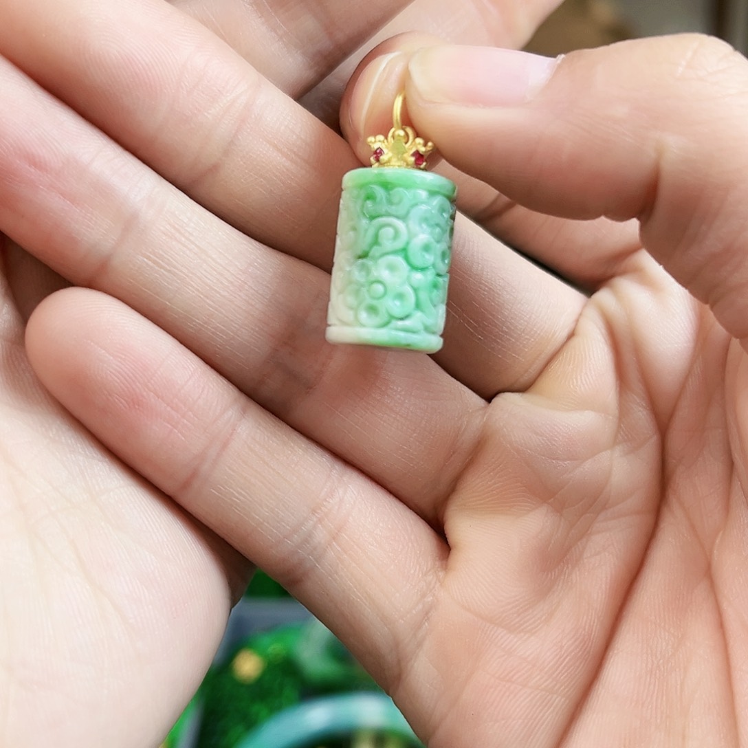 翡翠颈饰未镶嵌吊坠