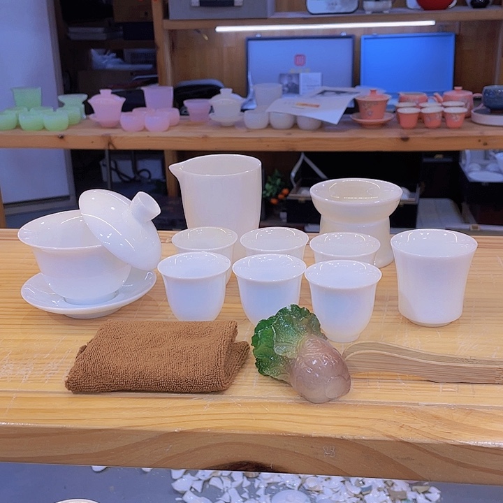 纯白冰种玉瓷加四个客杯