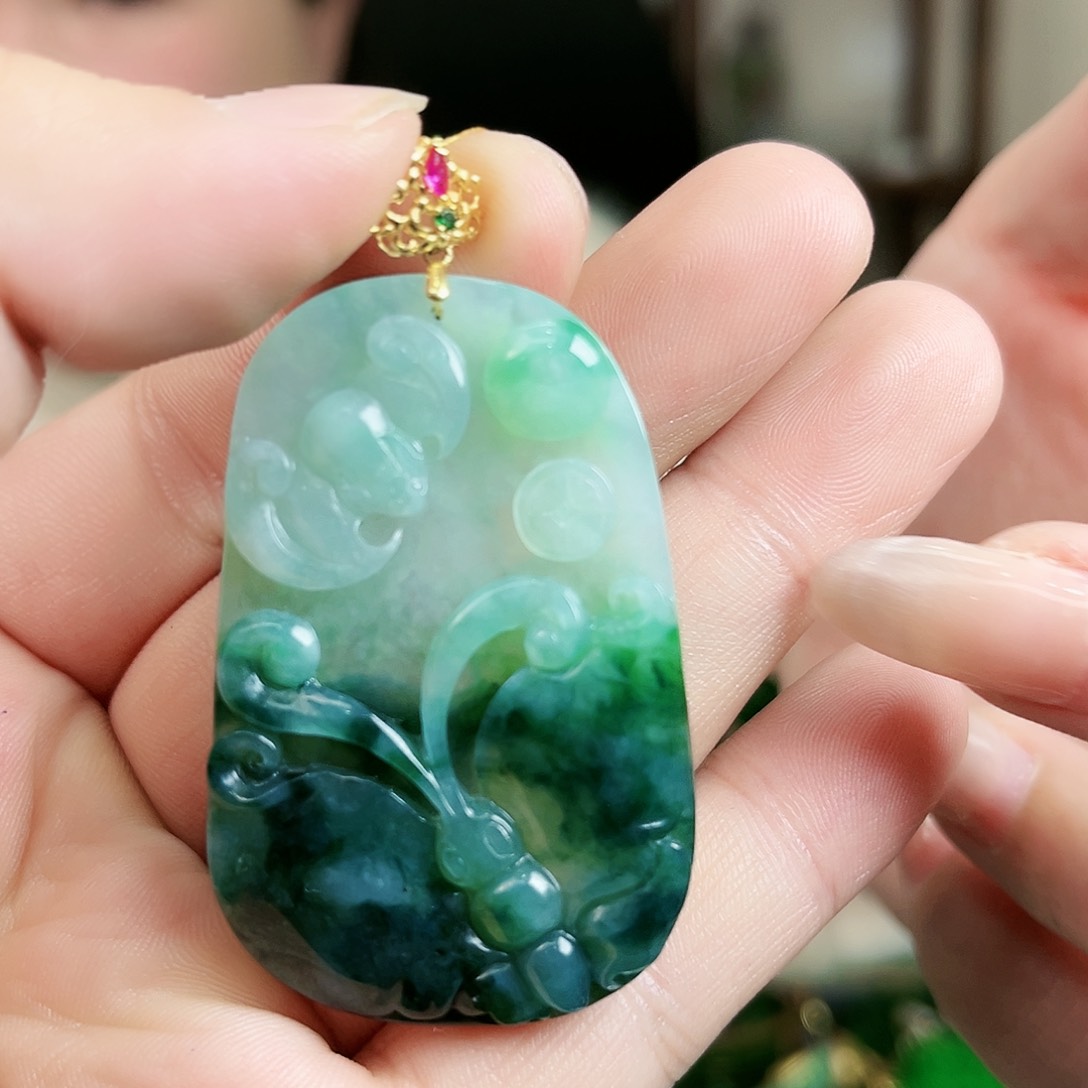 翡翠颈饰18K金镶嵌吊坠