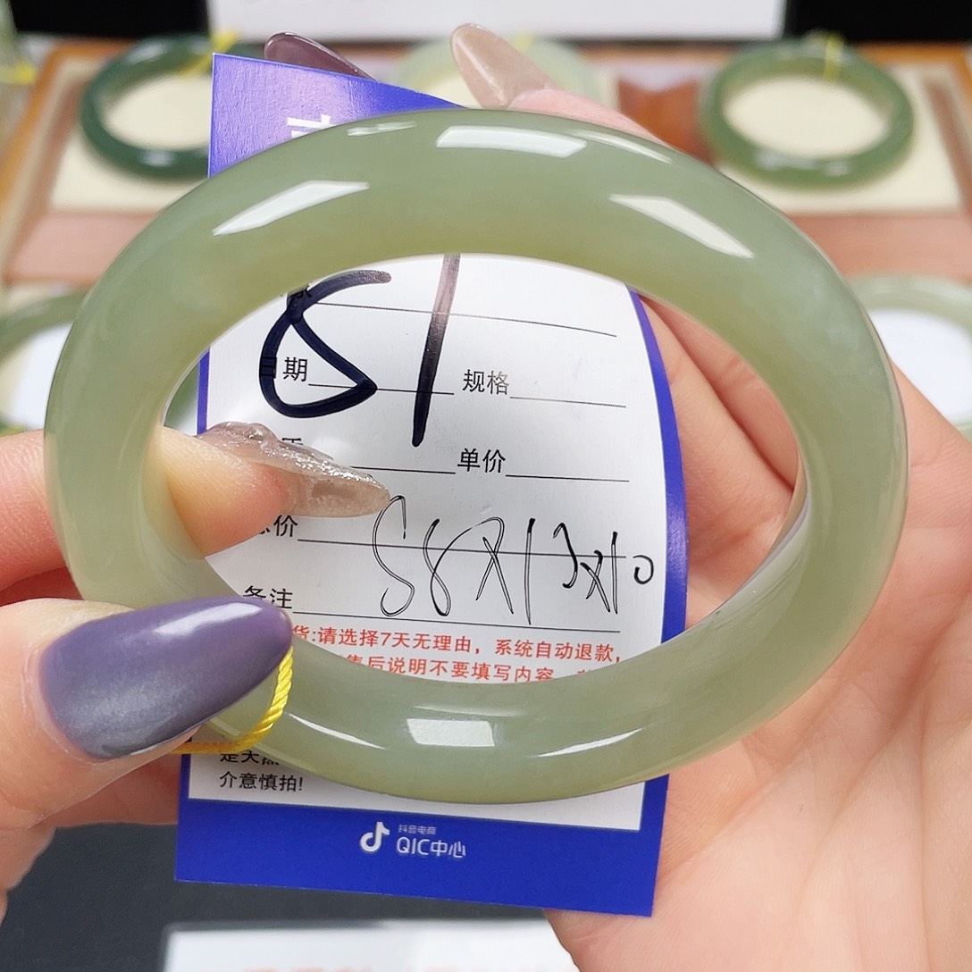 和田玉手镯未镶嵌