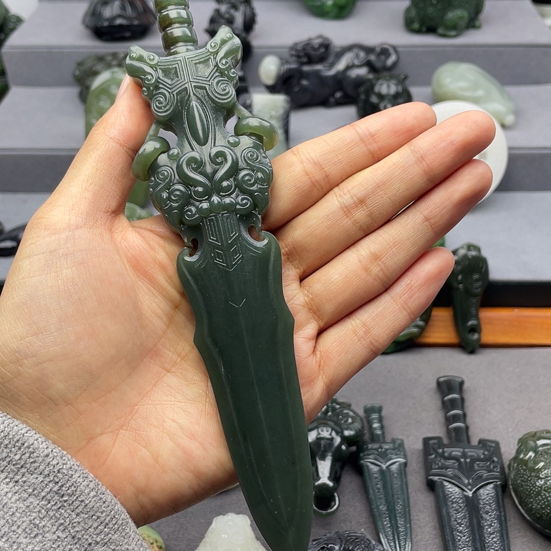 流***忆和田玉未镶嵌颈饰