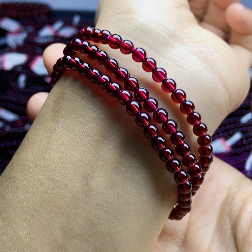 【闪购商品】石榴石手链未镶嵌4.5酒红三圈