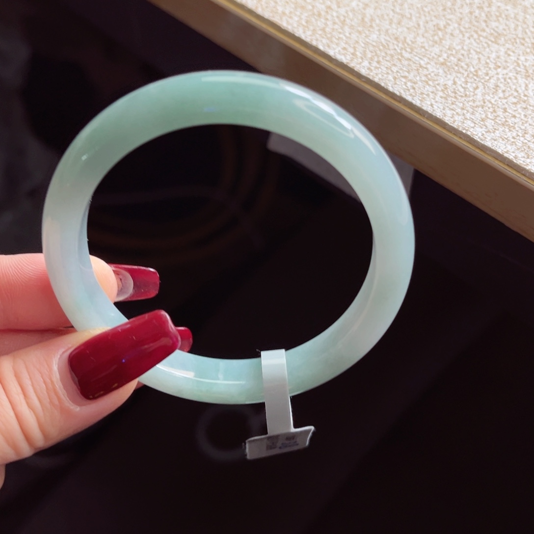 翡翠手镯未镶嵌手镯