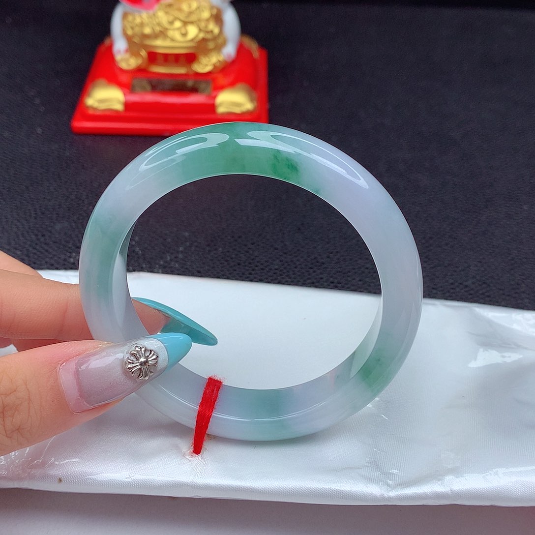 翡翠手镯未镶嵌翡翠56.5飘绿正圈