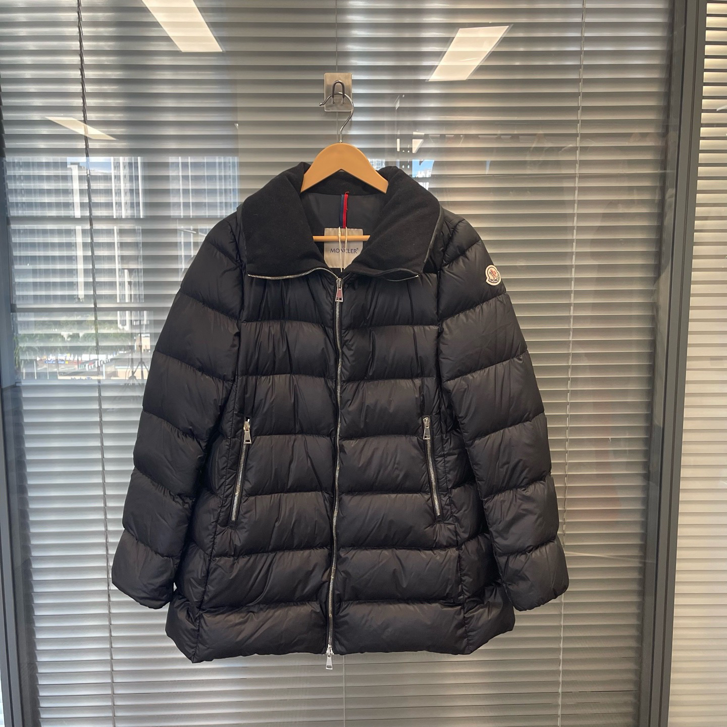 99新 MONCLER Torcyn系列黑色袖标翻领口袋羽绒服 2码 99新 #9707