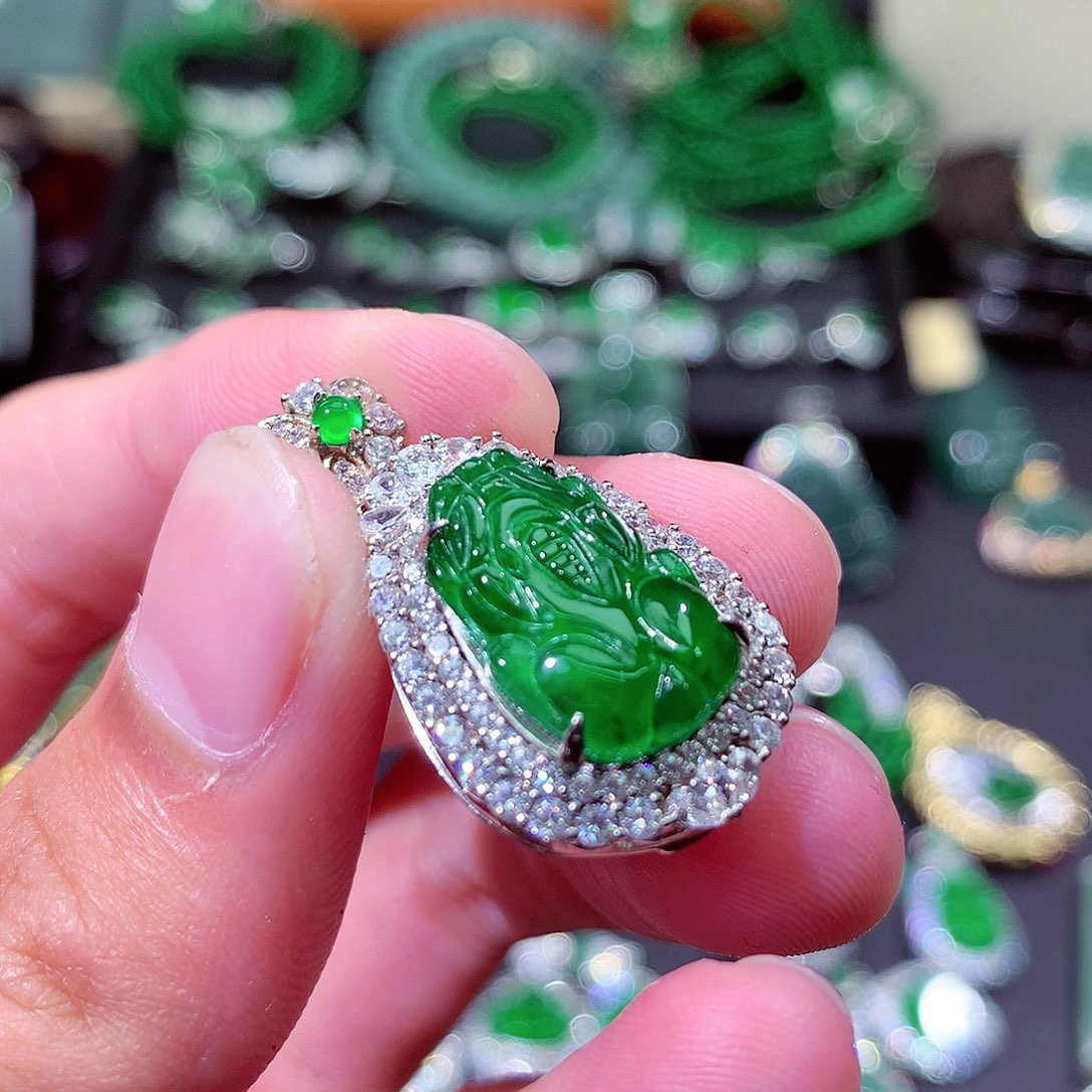 翡翠颈饰未镶嵌挂件