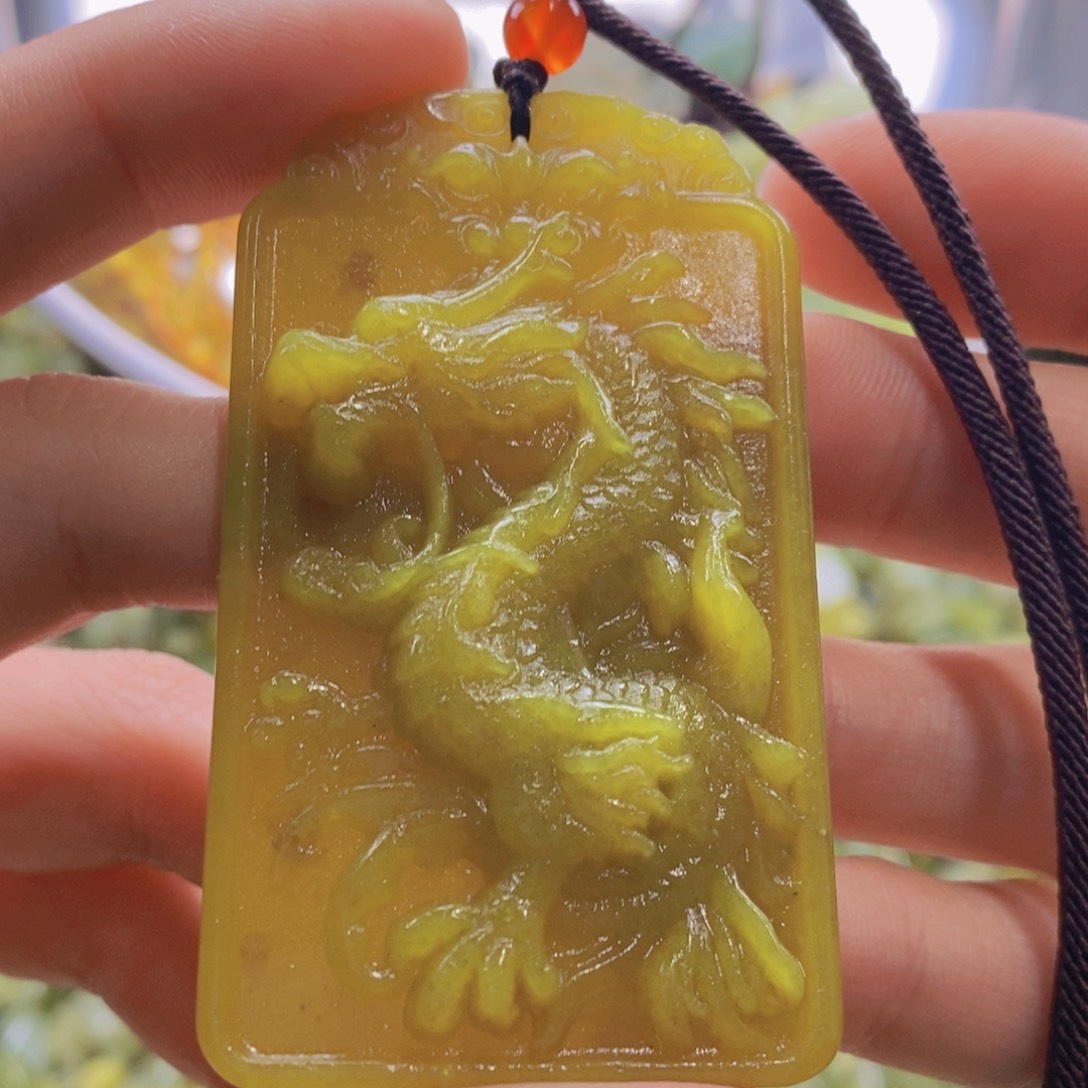 蛇纹石玉吊坠未镶嵌