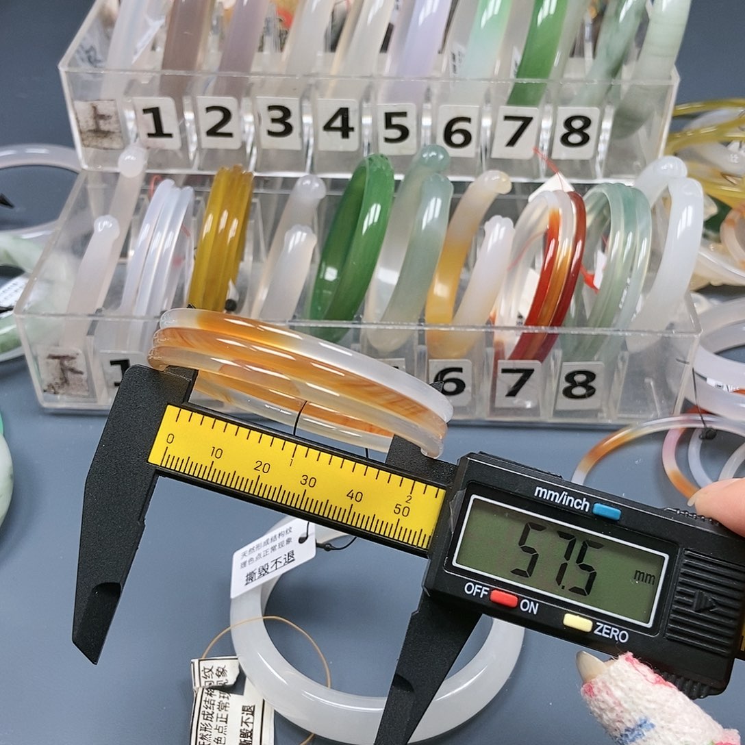 玛瑙/玉髓手镯未镶嵌55