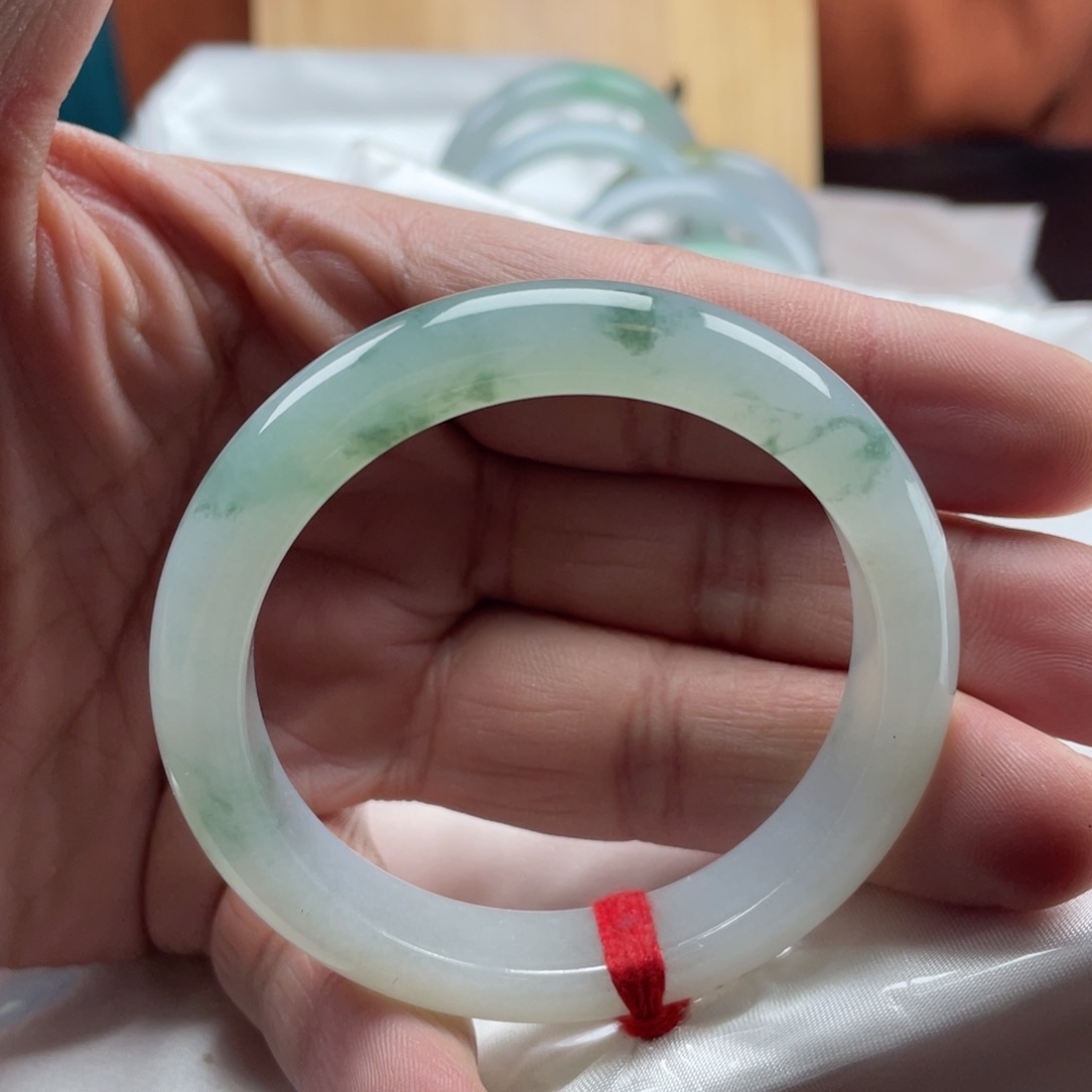 翡翠手镯未镶嵌54.3糯冰飘青花