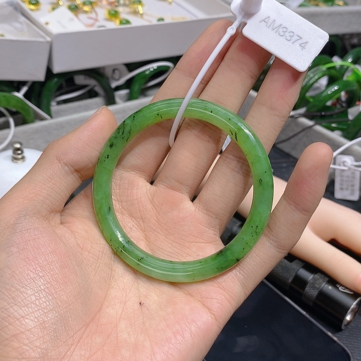 和田玉未镶嵌手镯