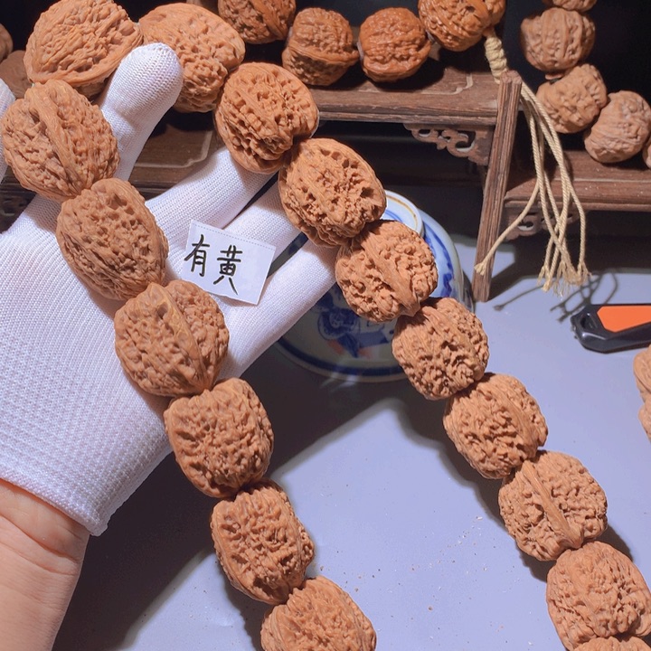 红***客文玩核桃手串南疆石有黄